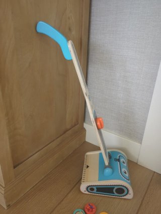 Aspiradora de juguete de madera Hape