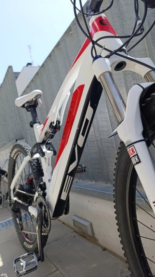 Bicicleta eléctrica doble suspensión