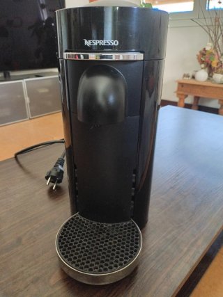 Cafetera Nespresso Negra