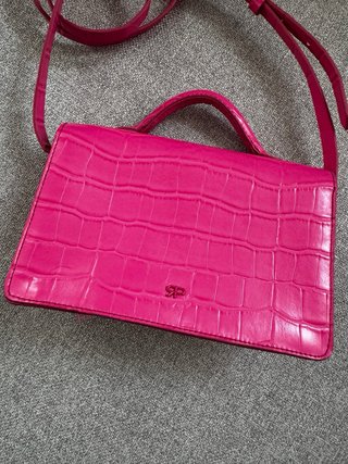 Bolso Parfois fucsia efecto piel cocodrilo