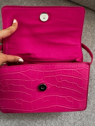 Bolso Parfois fucsia efecto piel cocodrilo