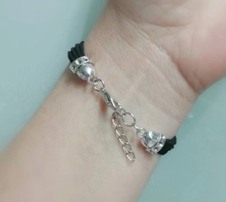 Pulsera de ante Triskel.