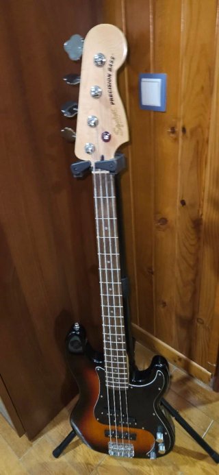 Bajo Squier Sunburst