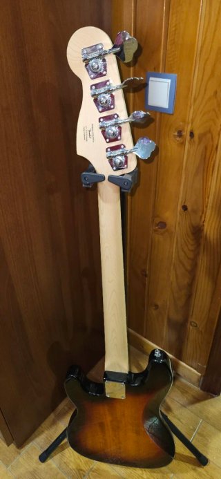Bajo Squier Sunburst