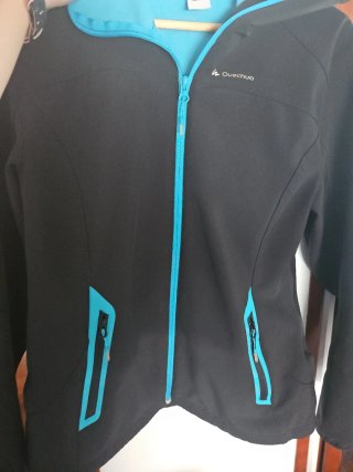 Chaqueta Trekking Mujer Quechua Negra/Azul