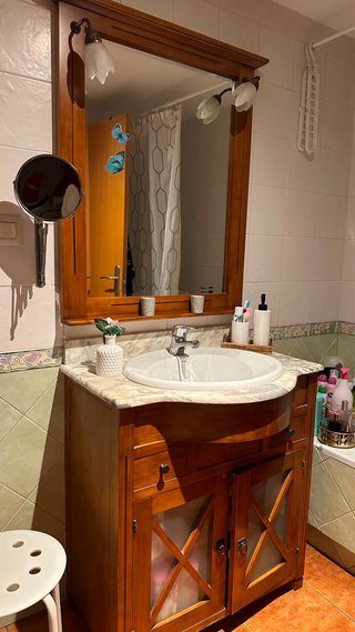 Mueble de baño madera con espejo. No envios