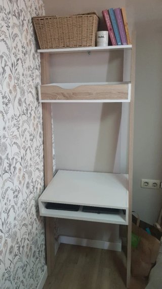 Escritorio madera y mimbre