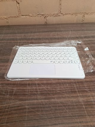Teclado Bluetooth Blanco con Touchpad y Cable