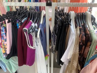 Lote di abbigliamento donna nuovo da negozio