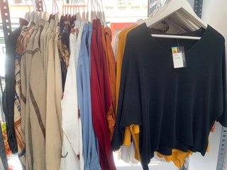 Lote di abbigliamento donna nuovo da negozio