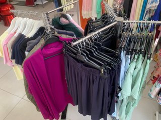 Lote di abbigliamento donna nuovo da negozio