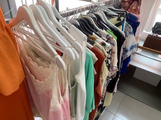 Lote di abbigliamento donna nuovo da negozio