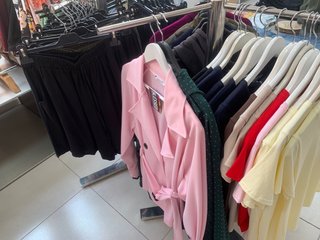 Lote di abbigliamento donna nuovo da negozio