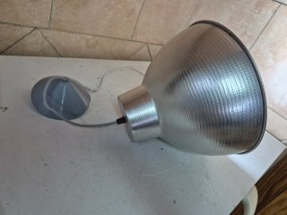 Lampada a sospensione in alluminio