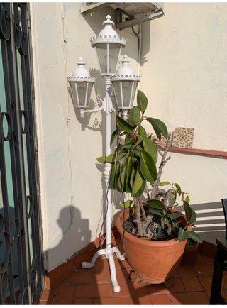 Farola de jardín de hierro blanca