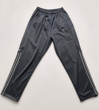 Pantalón Adidas Gris con Rayas