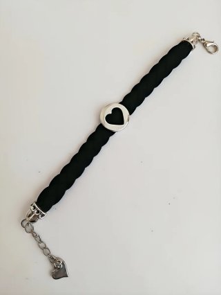 Pulsera ante negro con corazón.