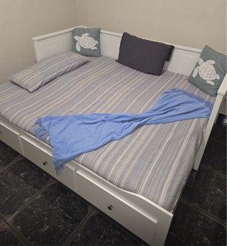 Cama diván IKEA HEMNES blanca + 2 colchones