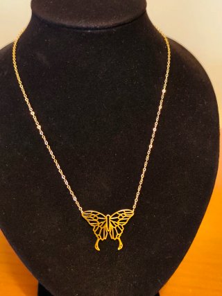 Colgante mariposa dorada de acero
