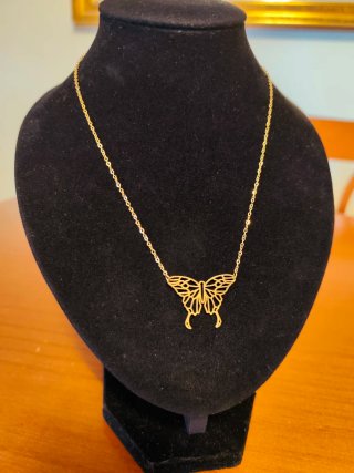 Colgante mariposa dorada de acero