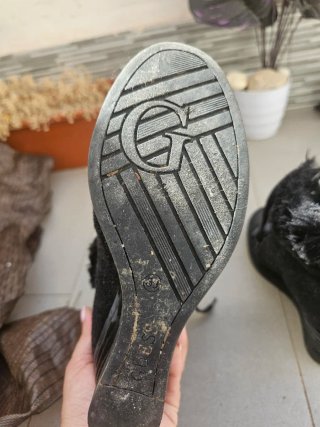 Botines cuña Guess negros y grises