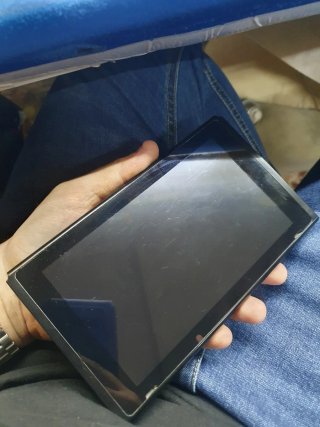 SOLO CONSOLA NINTENDO SWITCH SIN CARGADOR MANDOS