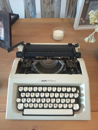 Máquina de escribir Olivetti Lettera 40