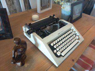 Máquina de escribir Olivetti Lettera 40