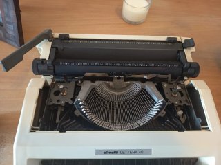 Máquina de escribir Olivetti Lettera 40