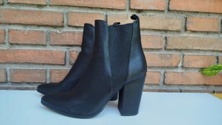 Lote botas altas y botines negros