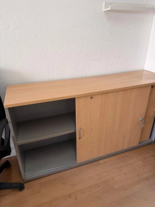 Mueble bajo oficina con cerradura y baldas