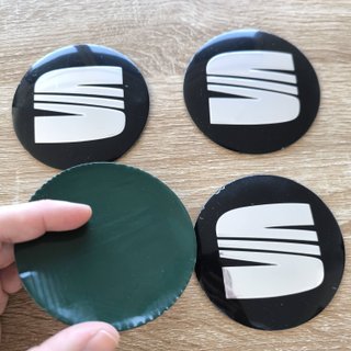 TAPABUJES SEAT 90mm PEGATINA NEGROS EMBLEMA PLATA
