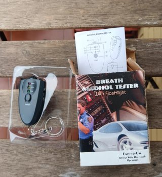 Alcoholímetro Digital con Linterna