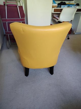 Sillón amarillo polipiel