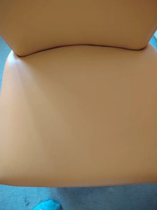 Sillón amarillo polipiel
