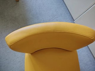 Sillón amarillo polipiel