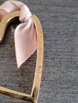 Llavero Corazón Burberry Dorado