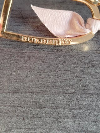 Llavero Corazón Burberry Dorado