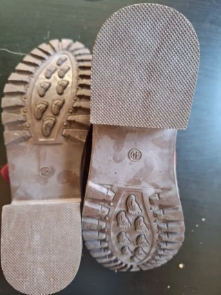 Botines rojos de ante