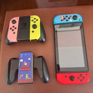 Nintendo Switch con accessori Super Mario