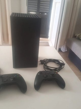 Xbox Series X 1TB + 2 Mandos + Cables
