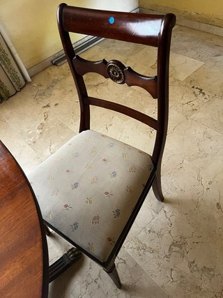 Comedor caoba mesa oval y 4 sillas