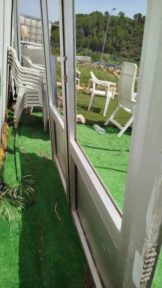 Puerta doble de aluminio sin cristal