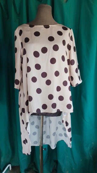 Blusa asimétrica beige y marrón talla única