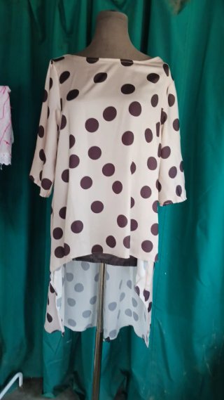 Blusa asimétrica beige y marrón talla única