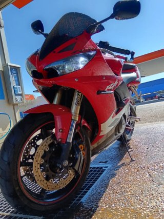 Yamaha YZF R6 Sportbike Roja y Blanca