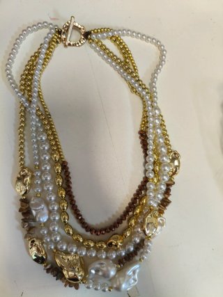 Collar multicapa perlas y oro