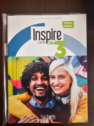 Se venden libros de segundo de bachillerato.