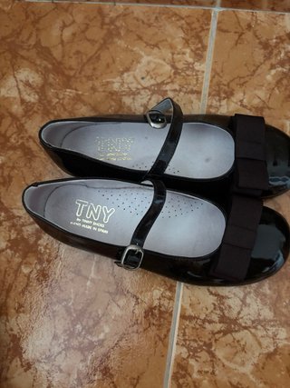 Zapatos niña charol lazo TNY