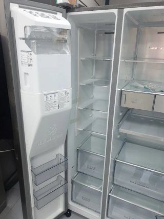 Nevera Americana Hisense con tara Con agua despens